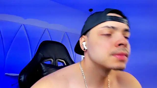 Maxwell Dupont online show from November 29, 4:10 pm