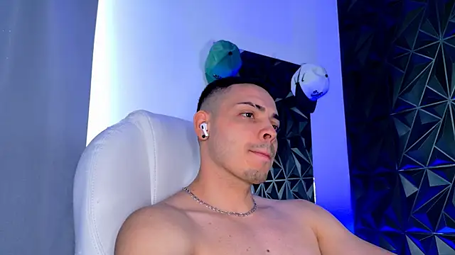 Maxwell Dupont online show from December 15, 7:07 pm