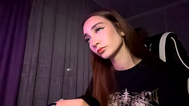 Snapshot of HollyPaw chatting on November 8, 7:45 pm HollyPaw online show from November 8, 7:45 pm