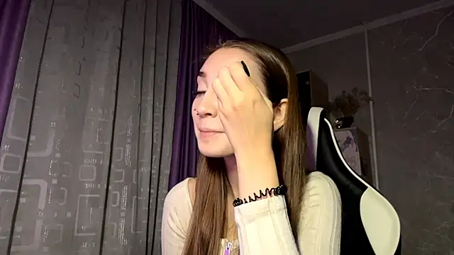 HollyPaw online show from November 10, 6:40 pm