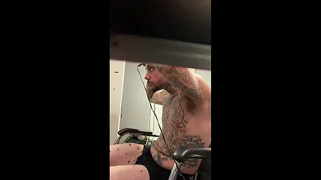 Snapshot of trickydickydaddy chatting on June 18, 7:52 am trickydickydaddy online show from June 18, 7:52 am