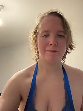 Snapshot of MollyWest_ chatting on November 13, 7:24 pm MollyWest online show from November 13, 7:24 pm