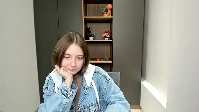 SilvanaBeckles online show from November 9, 4:11 am