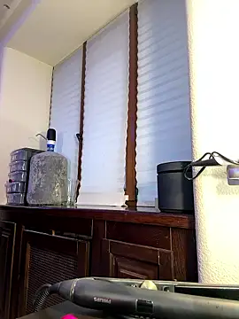 yourselenaa online show from January 8, 1:13 pm