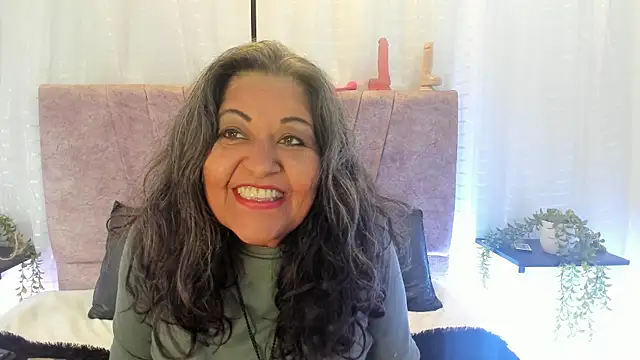 Victoriaa Anderson online show from April 3, 1:31 pm