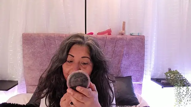 Victoriaa Anderson online show from April 14, 1:50 pm