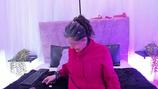 Victoriaa Anderson online show from April 24, 1:57 pm