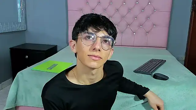 ElanGiraldo online show from January 13, 9:31 pm