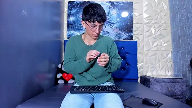 ElanGiraldo online show from April 18, 9:48 pm