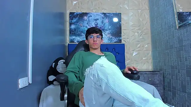 Snapshot of ElanGiraldo chatting on May 17, 9:22 pm ElanGiraldo online show from May 17, 9:22 pm