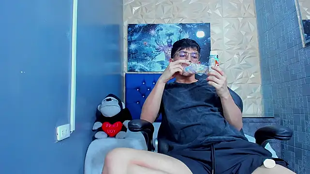 Snapshot of ElanGiraldo chatting on May 20, 11:44 pm ElanGiraldo online show from May 20, 11:44 pm