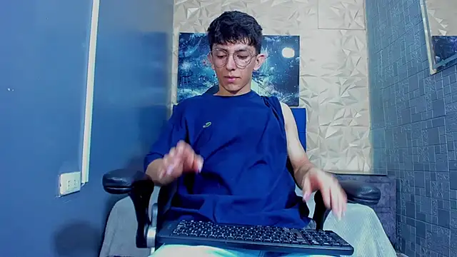 Snapshot of ElanGiraldo chatting on May 30, 9:45 pm ElanGiraldo online show from May 30, 9:45 pm
