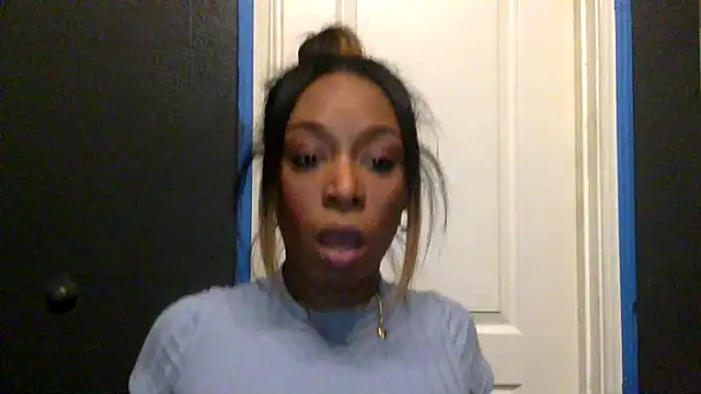 Snapshot of 0shunsquirts chatting on December 13, 10:15 pm 0shunsquirts online show from December 13, 10:15 pm