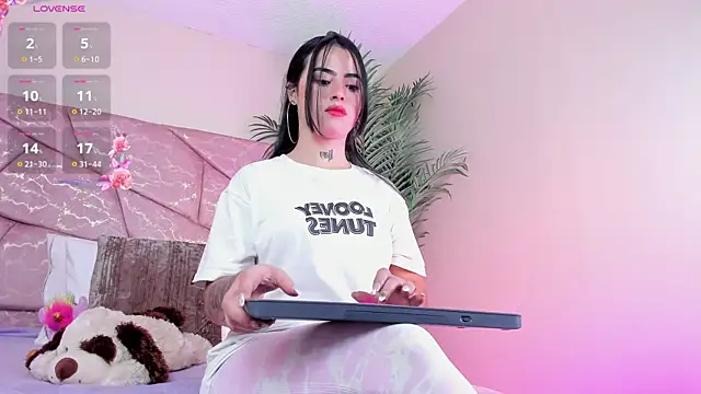  Naomi Fox  online show from January 16, 1:48 pm