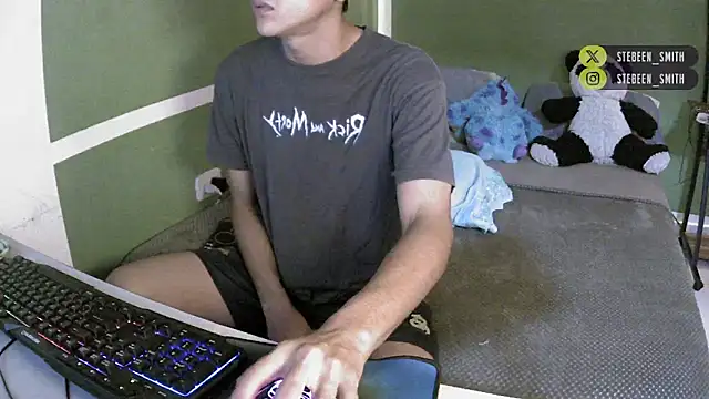 Snapshot of Kurt_williams1 chatting on June 15, 6:48 am Kurt williams1 online show from June 15, 6:48 am