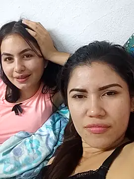 Snapshot of 2siluetas_seductoras chatting on November 15, 3:26 am 2siluetas seductoras online show from November 15, 3:26 am