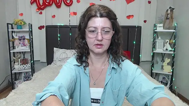 Snapshot of RoseHille chatting on May 24, 5:12 am RoseHille online show from May 24, 5:12 am