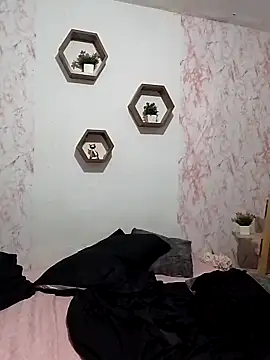 Cami131025 online show from April 8, 11:37 pm