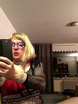 simone xdressing online show from September 21, 12:01 am