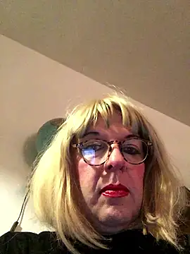 simone xdressing online show from January 18, 1:20 am