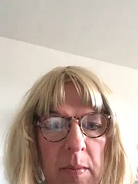 simone xdressing online show from February 15, 3:20 pm