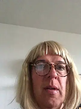 simone xdressing online show from June 10, 2:49 pm