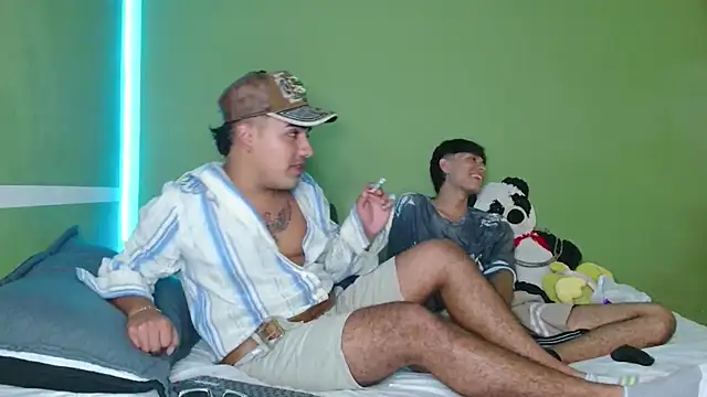 Snapshot of hank_hand chatting on November 13, 12:53 am hank hand online show from November 13, 12:53 am