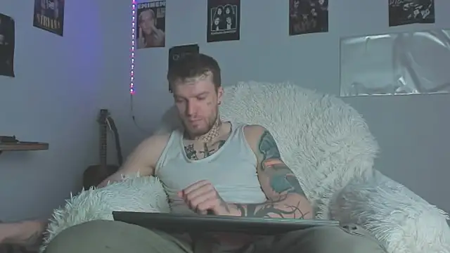 Huntall77 online show from March 28, 4:50 pm