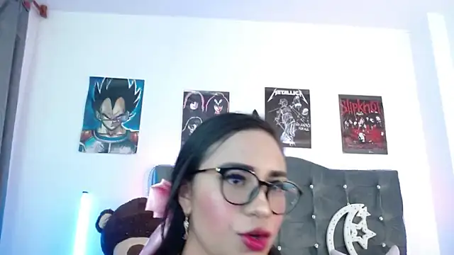 lunabritton1 online show from March 16, 1:11 am