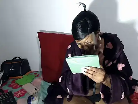 GucciladyXXXX online show from November 20, 8:30 pm