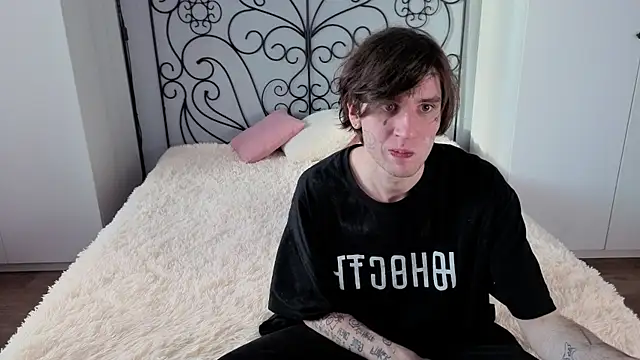 Danny loves Mary online show from November 24, 4:34 am