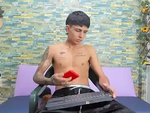 Snapshot of naughty_boy_Maicoll chatting on November 17, 12:00 pm naughty boy Maicoll online show from November 17, 12:00 pm