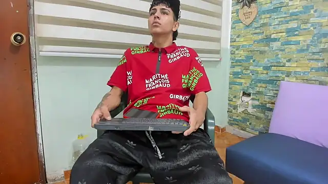 Snapshot of naughty_boy_Maicoll chatting on November 18, 11:58 am naughty boy Maicoll online show from November 18, 11:58 am