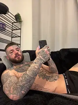 magicmichaell online show from April 8, 7:30 am