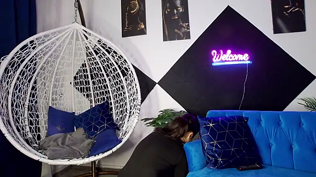 EvvaLovvia online show from January 8, 5:10 am