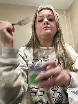 LaurenSpitz online show from February 23, 11:40 am