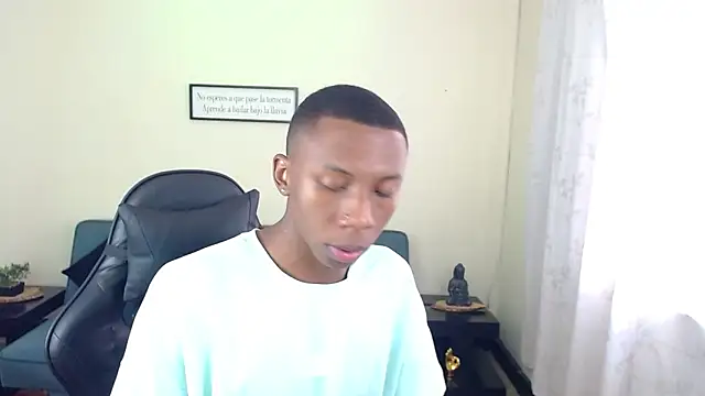 Snapshot of Miilo18 chatting on December 13, 9:09 pm Miilo18 online show from December 13, 9:09 pm