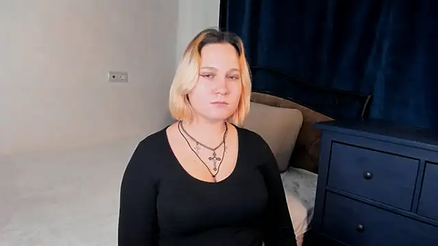 Snapshot of SecretVenom chatting on November 18, 8:08 am SecretVenom online show from November 18, 8:08 am