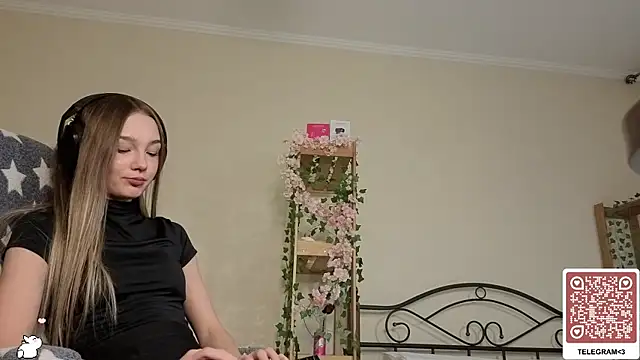 HoaPatton online show from December 19, 12:12 pm