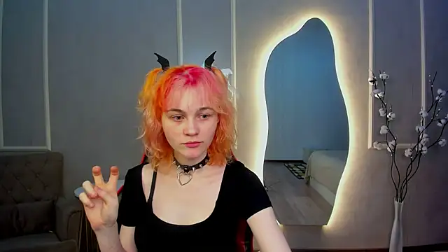 Snapshot of Awawrin chatting on November 17, 1:28 pm Awawrin online show from November 17, 1:28 pm