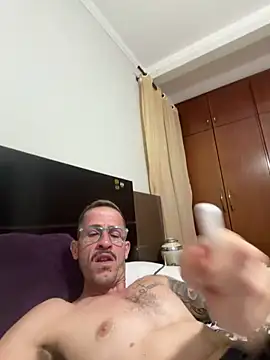 Snapshot of Lucasjandre chatting on May 16, 12:51 am Lucasjandre online show from May 16, 12:51 am