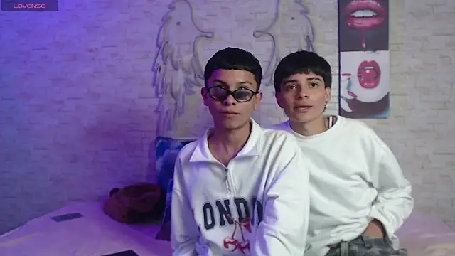 axel milo kairo and noa online show from December 15, 6:45 pm