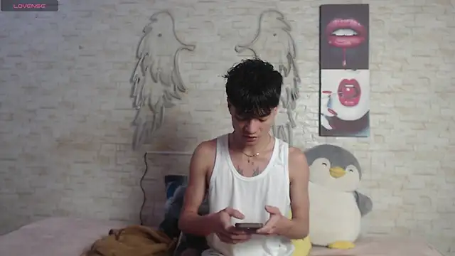 axel milo kairo and noa online show from January 7, 6:10 pm