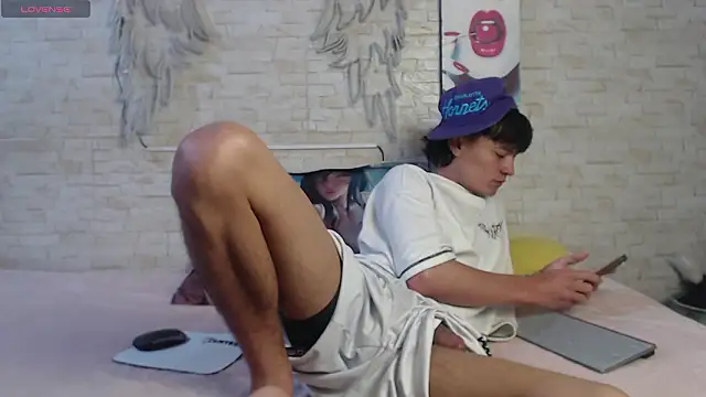 axel milo kairo and noa online show from March 5, 11:12 pm