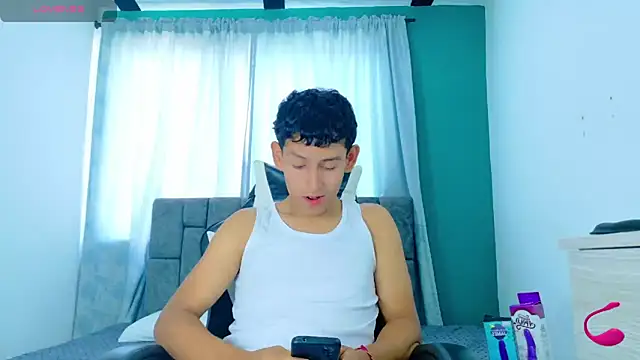 FelipeGonzalezz online show from November 20, 2:17 pm