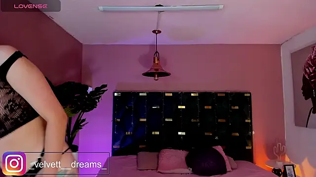 Snapshot of Velvet_Dreamss chatting on June 1, 11:34 am Velvet Dreamss online show from June 1, 11:34 am