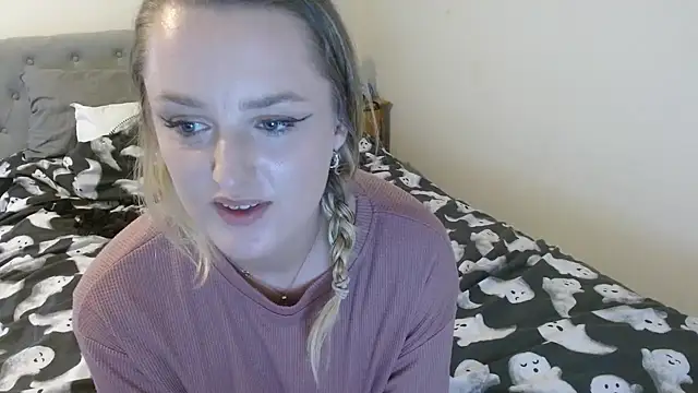 Snapshot of Tatted_emi chatting on March 16, 1:37 pm Tatted emi online show from March 16, 1:37 pm