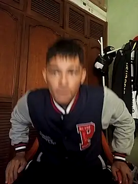 Snapshot of Santiagooo1233 chatting on November 17, 6:24 pm Santiagooo1233 online show from November 17, 6:24 pm