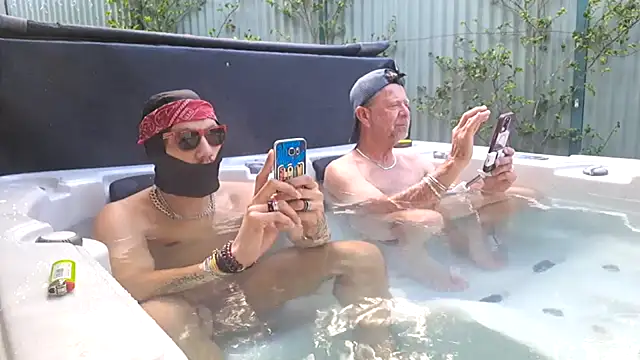 Snapshot of cloudyyyykiwi chatting on November 14, 6:39 pm cloudyyyykiwi online show from November 14, 6:39 pm