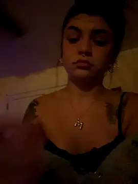 Snapshot of mads420 chatting on November 11, 12:32 am mads420 online show from November 11, 12:32 am